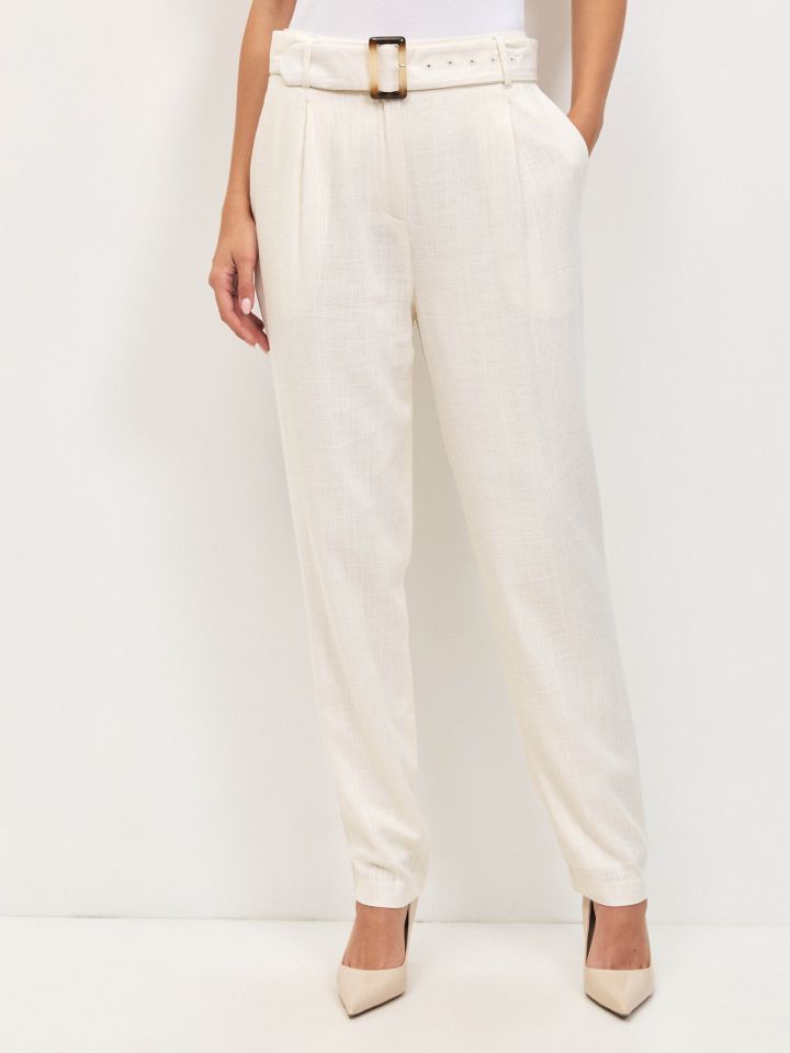 מכנסיים מראה פישתן + חגורה בצבע לבן