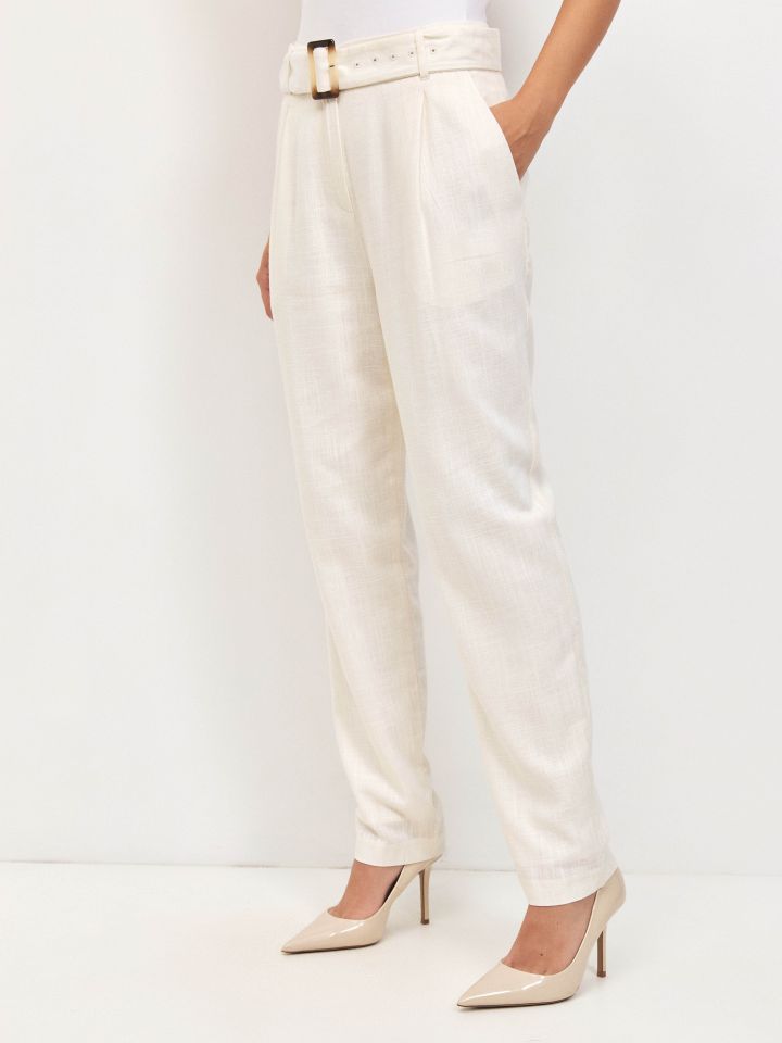 מכנסיים מראה פישתן + חגורה בצבע לבן