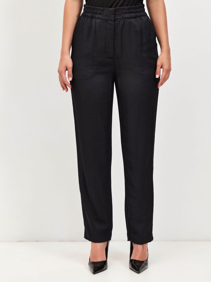 מכנסיים גומי בגב בצבע שחור