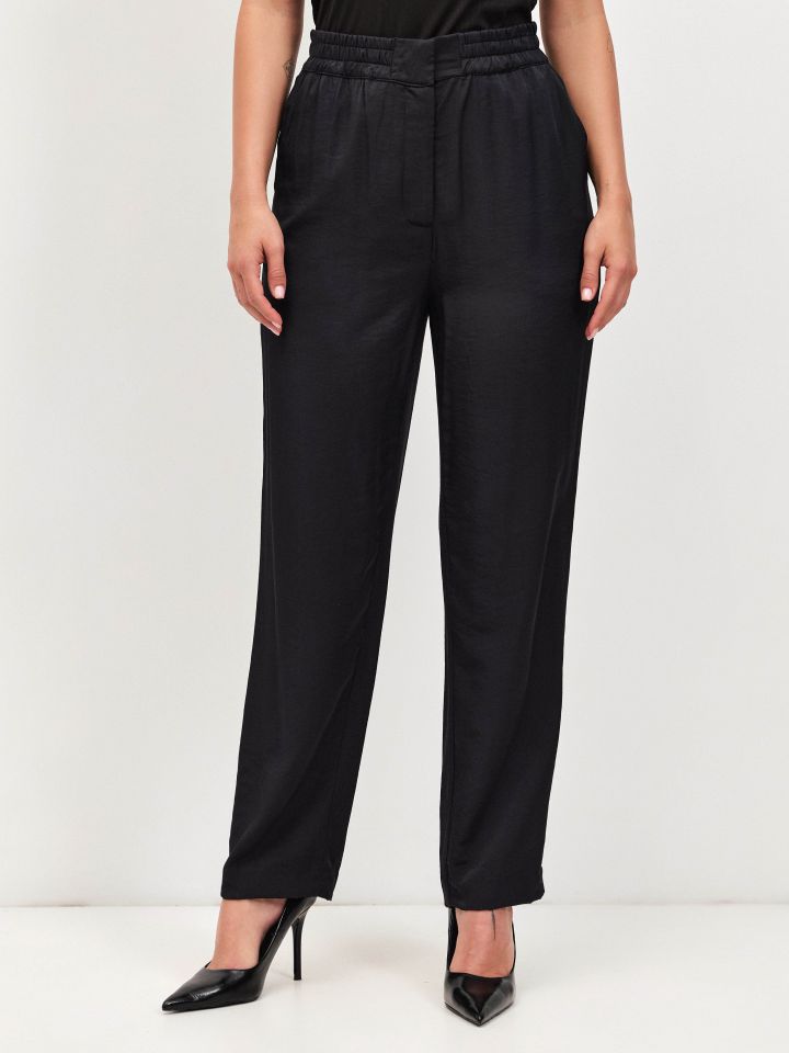 מכנסיים גומי בגב בצבע שחור