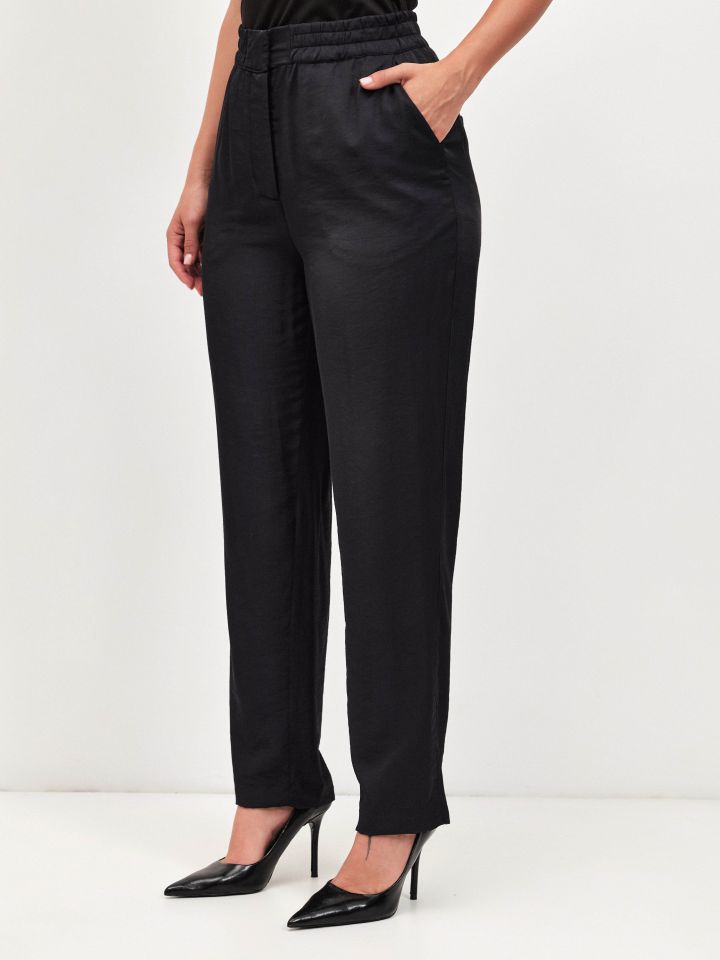 מכנסיים גומי בגב בצבע שחור