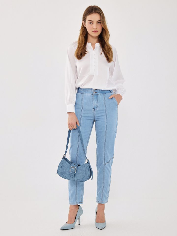 מכנסיים ג’ינס גומי מותן בצבע ג’ינס בהיר