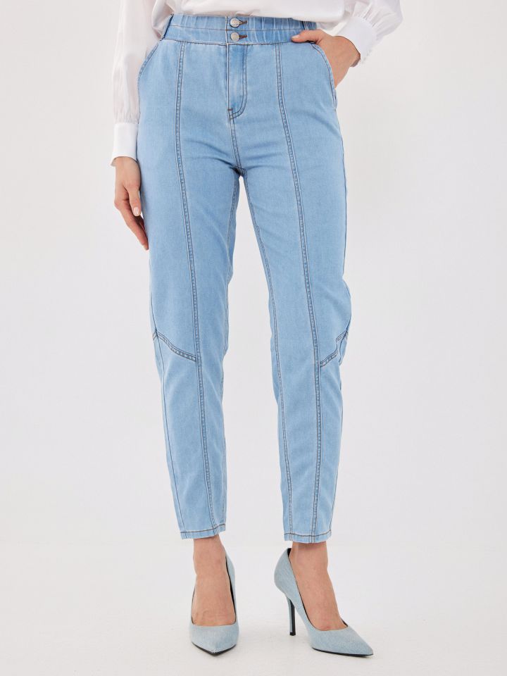 מכנסיים ג’ינס גומי מותן בצבע ג’ינס בהיר