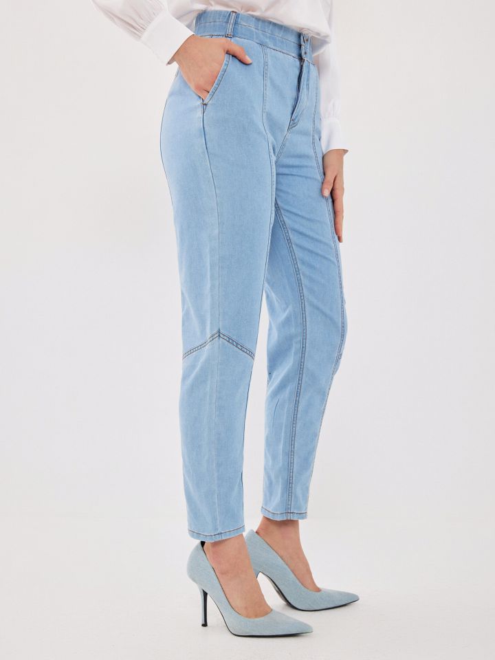 מכנסיים ג’ינס גומי מותן בצבע ג’ינס בהיר