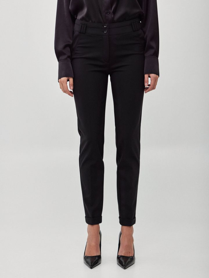 מכנסיים כיסי צד מנג’ט בצבע שחור