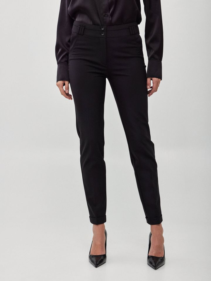 מכנסיים כיסי צד מנג’ט בצבע שחור