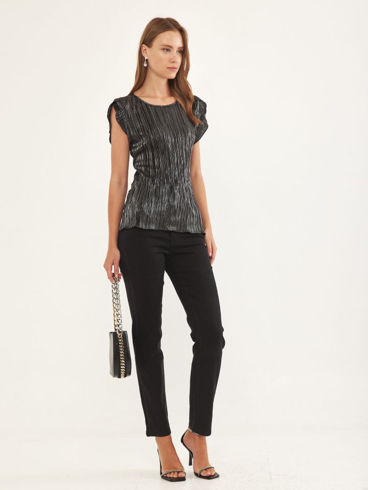 מכנסי ג’ינס ניטים בצד בצבע שחור