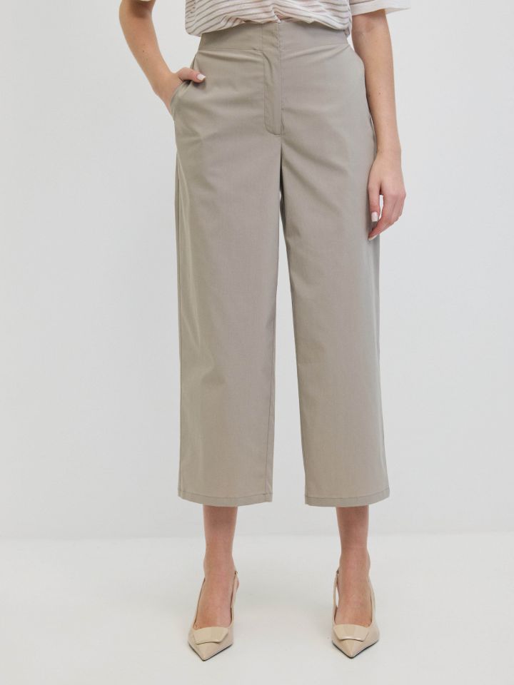 מכנסיים כיסי צד 8/9 בצבע חאקי