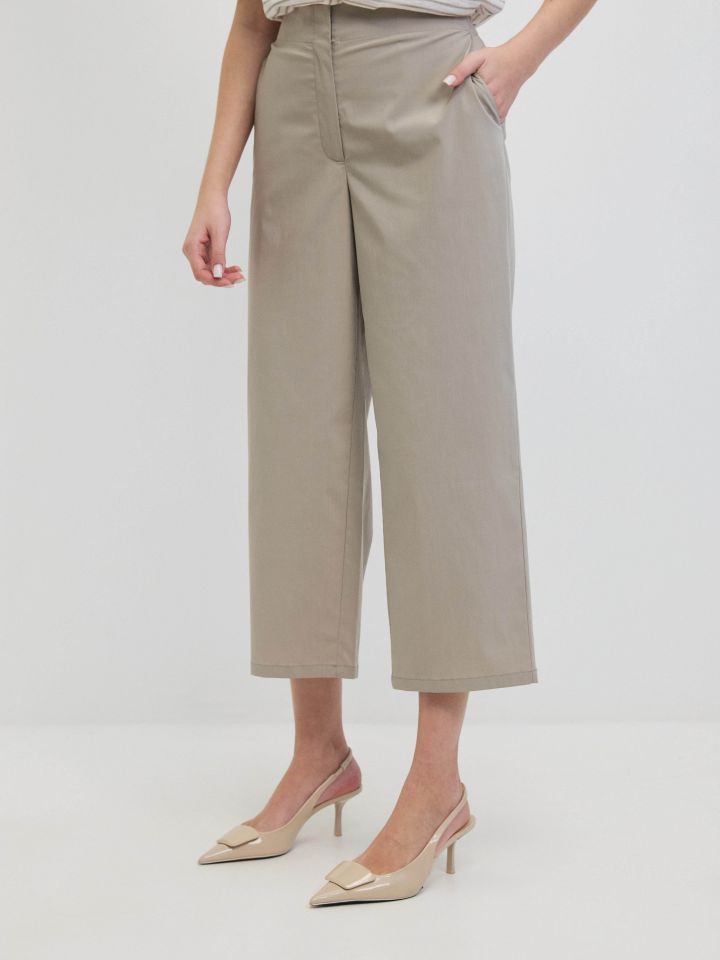 מכנסיים כיסי צד 8/9 בצבע חאקי