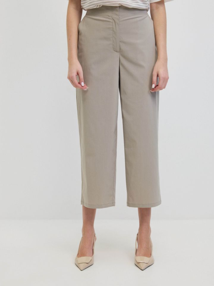 מכנסיים כיסי צד 8/9 בצבע חאקי