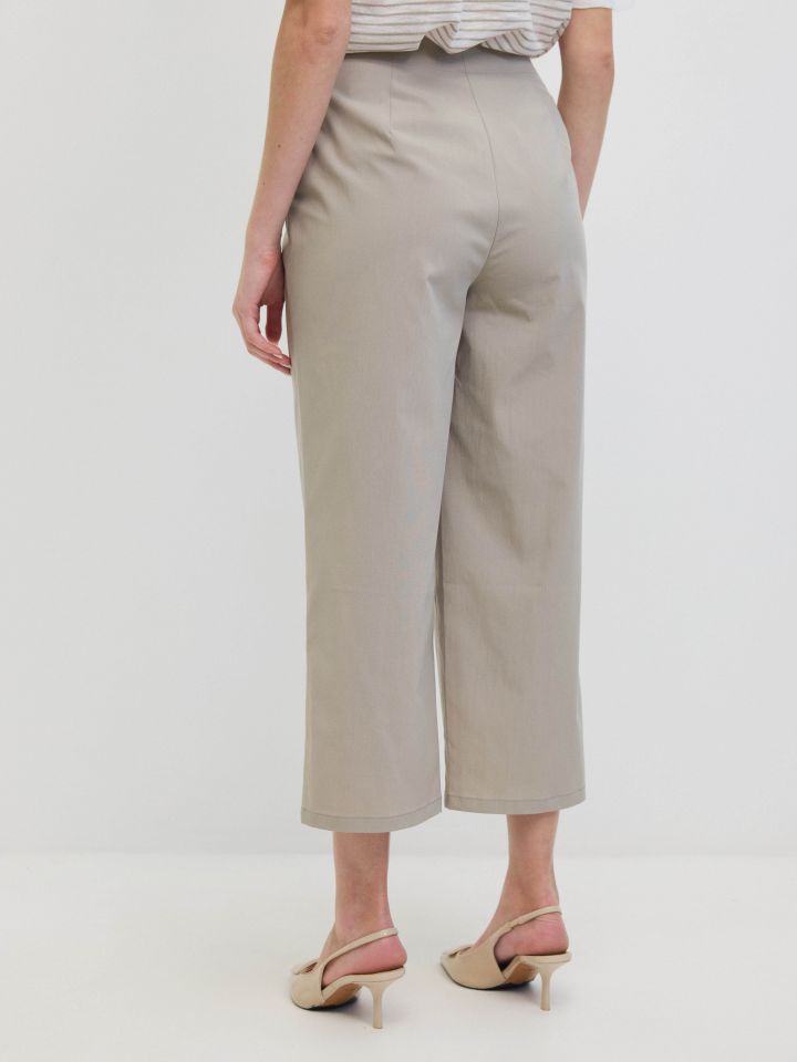 מכנסיים כיסי צד 8/9 בצבע חאקי