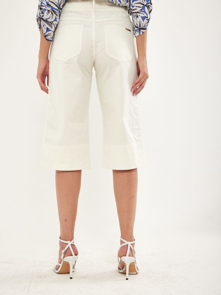 מכנסי ברך זוג כפתורים PROMO בצבע לבן