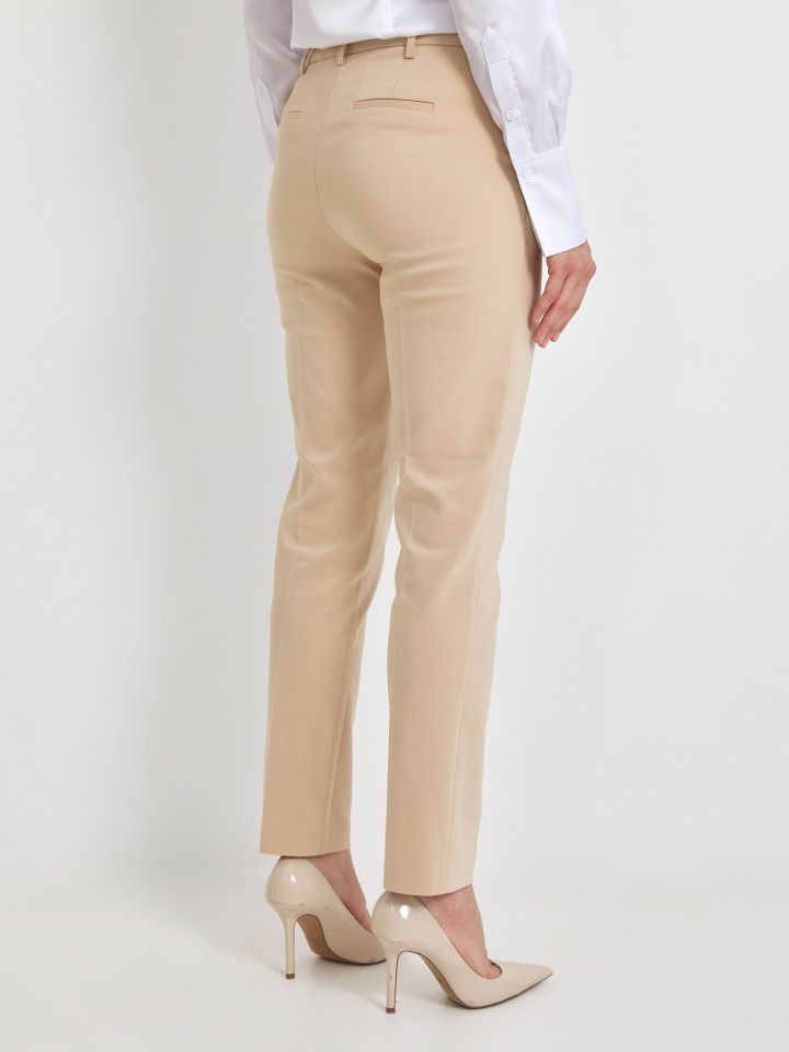 מכנסיים שילוב אבזמים בצבע קאמל