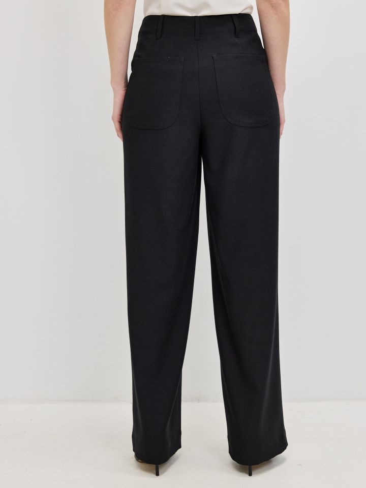 מכנסיים 8/9 מראה פישתן בצבע שחור