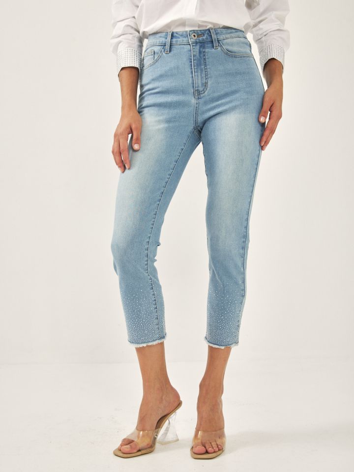 ג’ינס 7/8 ריקמה ויהלומים בצבע ג’ינס בהיר