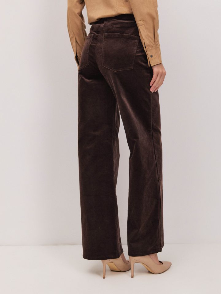 מכנסיים קטיפה מתרחב בצבע חום