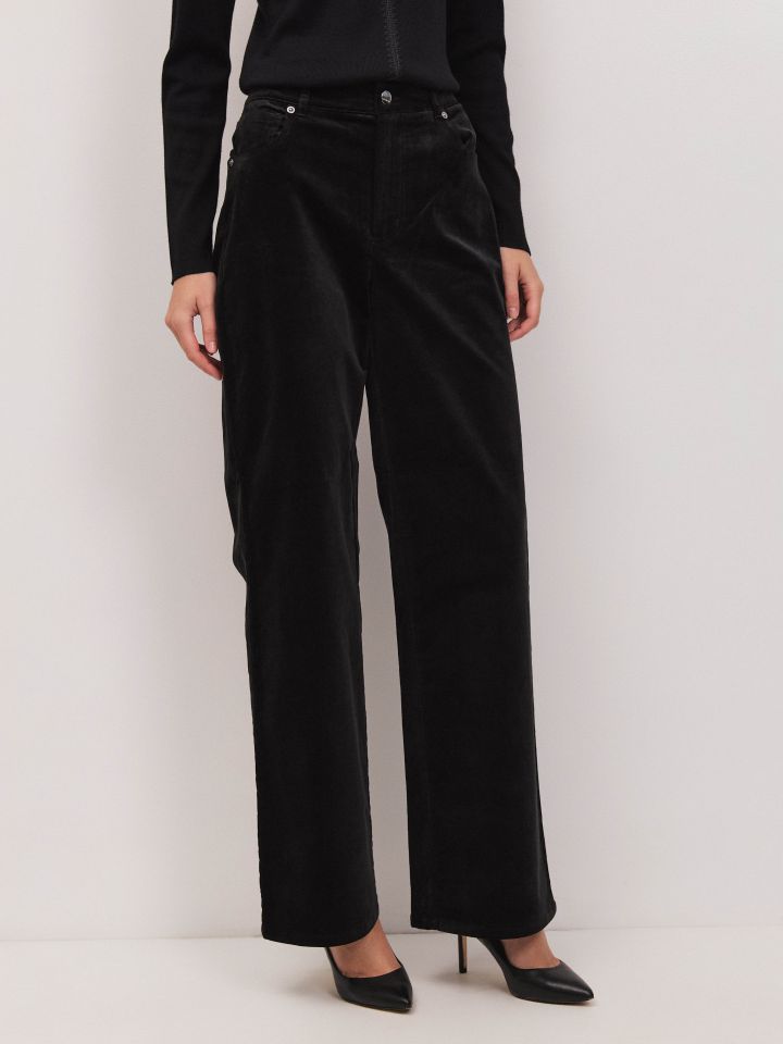 מכנסיים קטיפה מתרחב בצבע שחור