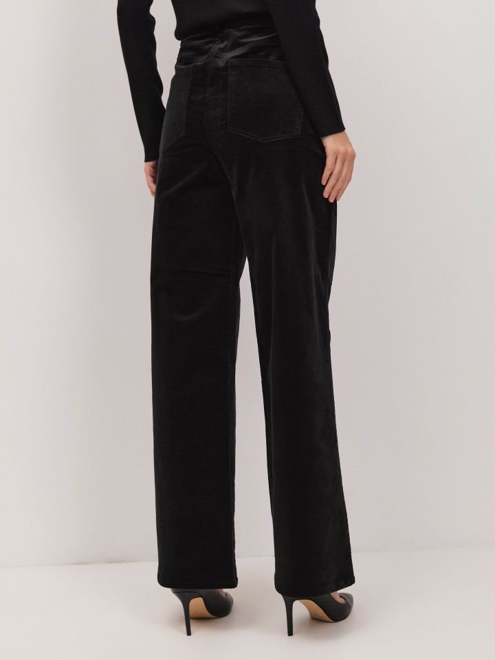 מכנסיים קטיפה מתרחב בצבע שחור