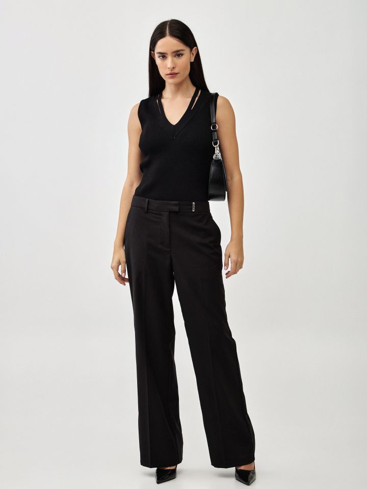 מכנסיים לולאה בחגורה בצבע שחור