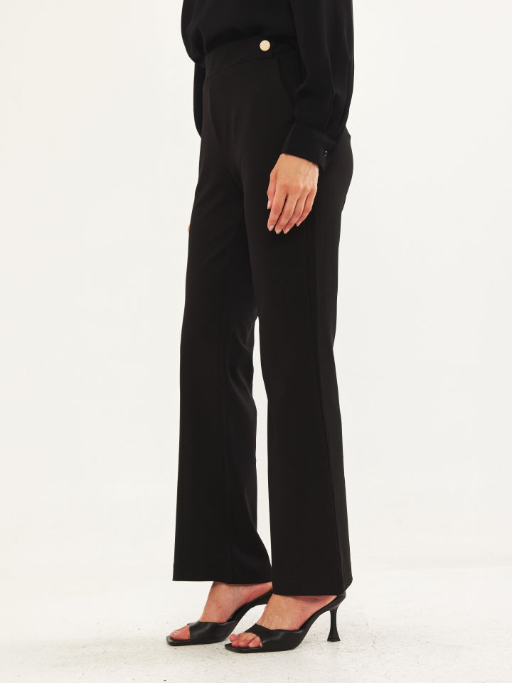 מכנסי כפתורי זהב בצבע שחור