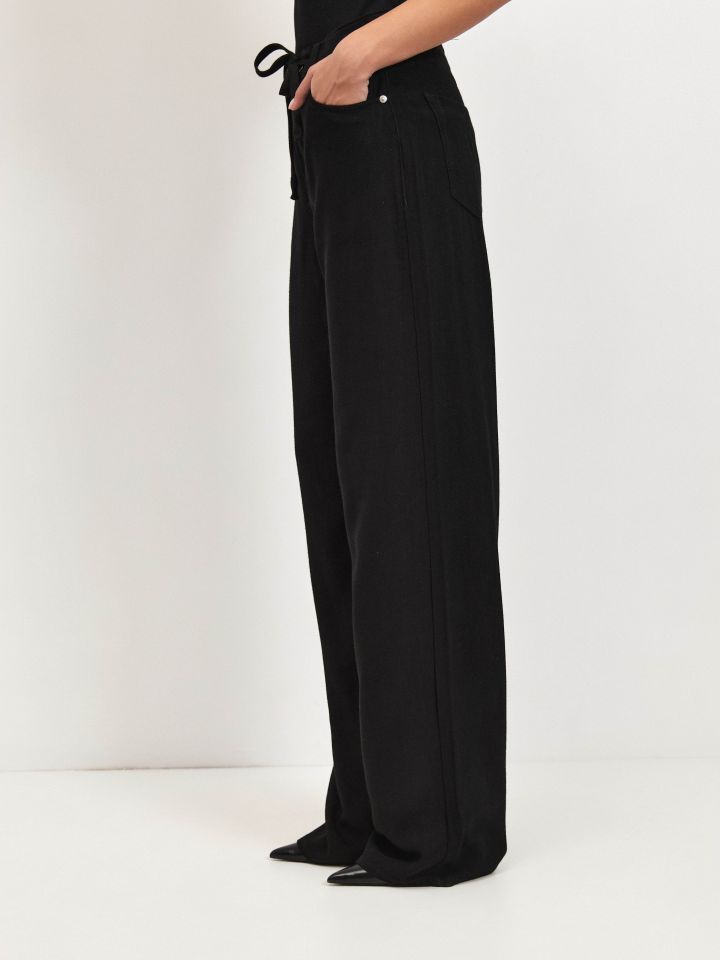 מכנסיים מראה פישתן שרוך PROMO בצבע שחור