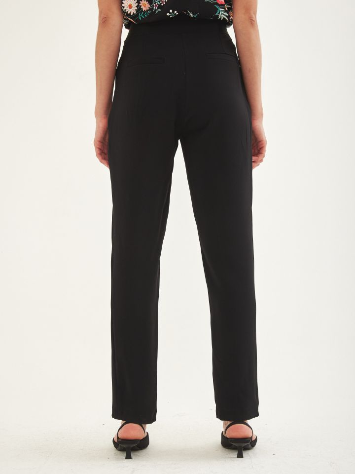 מכנסי כיסי אלכסון גומי בצדדים בצבע שחור