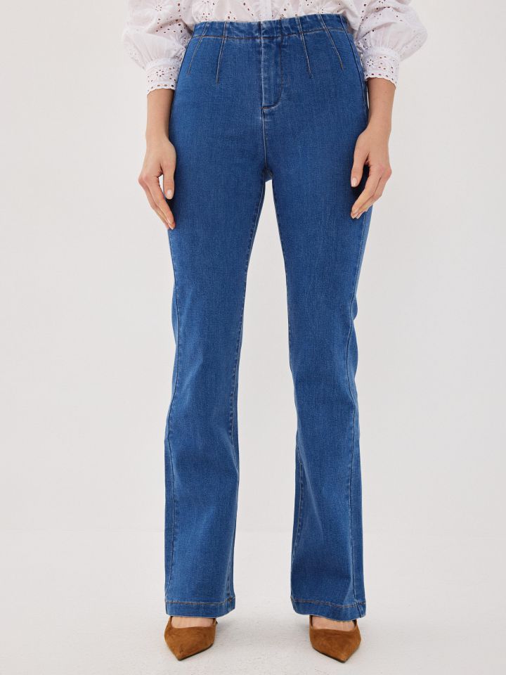 מכנסיים ג’ינס מתרחב בצבע ג’ינס