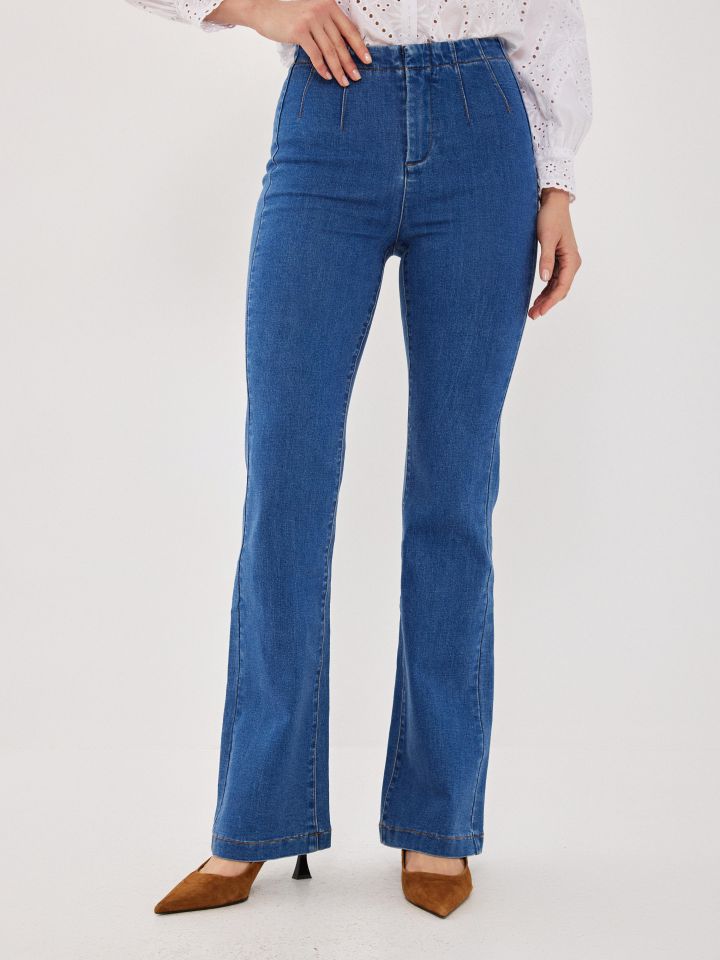 מכנסיים ג’ינס מתרחב בצבע ג’ינס