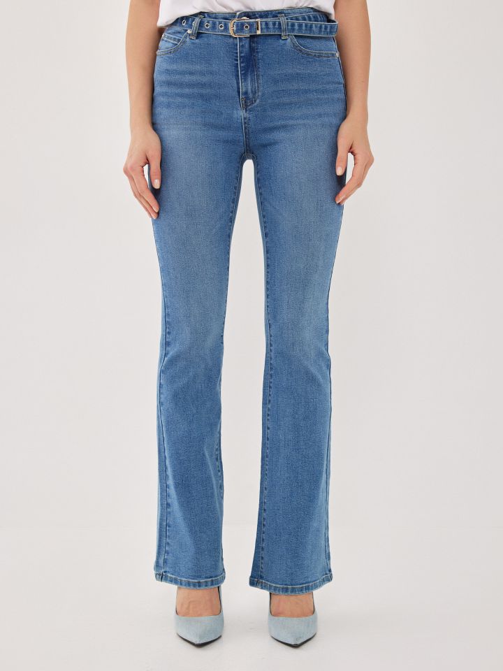 מכנסיים ג’ינס חגורה בצבע ג’ינס