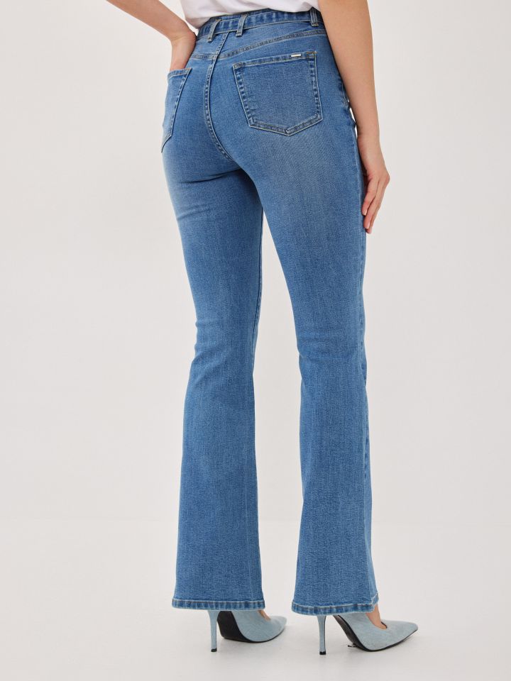 מכנסיים ג’ינס חגורה בצבע ג’ינס