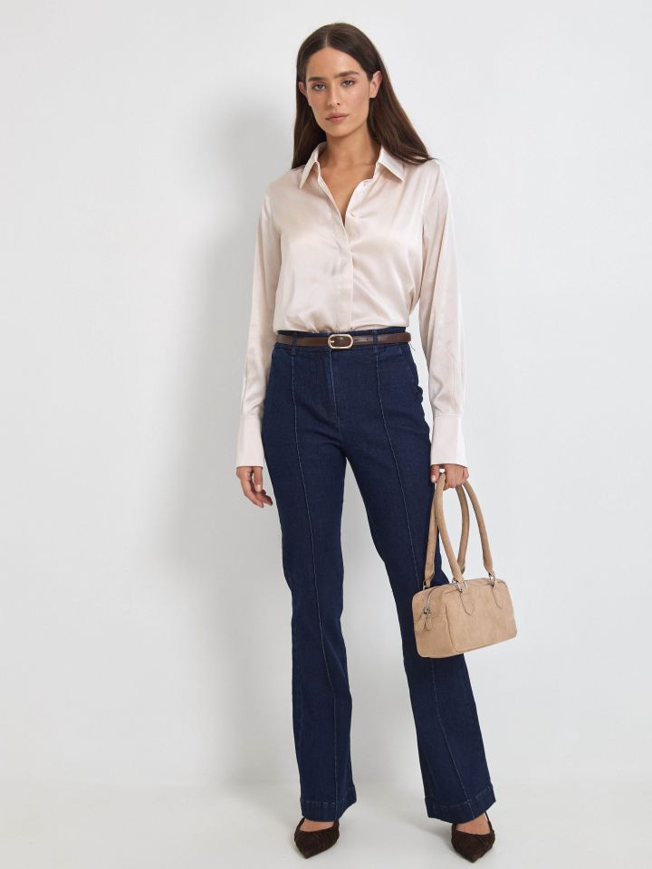 מכנסיים ג’ינס חגורה בצבע ג’ינס כהה