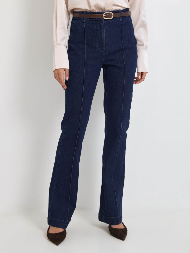 מכנסיים ג’ינס חגורה בצבע ג’ינס כהה