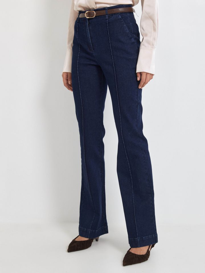 מכנסיים ג’ינס חגורה בצבע ג’ינס כהה