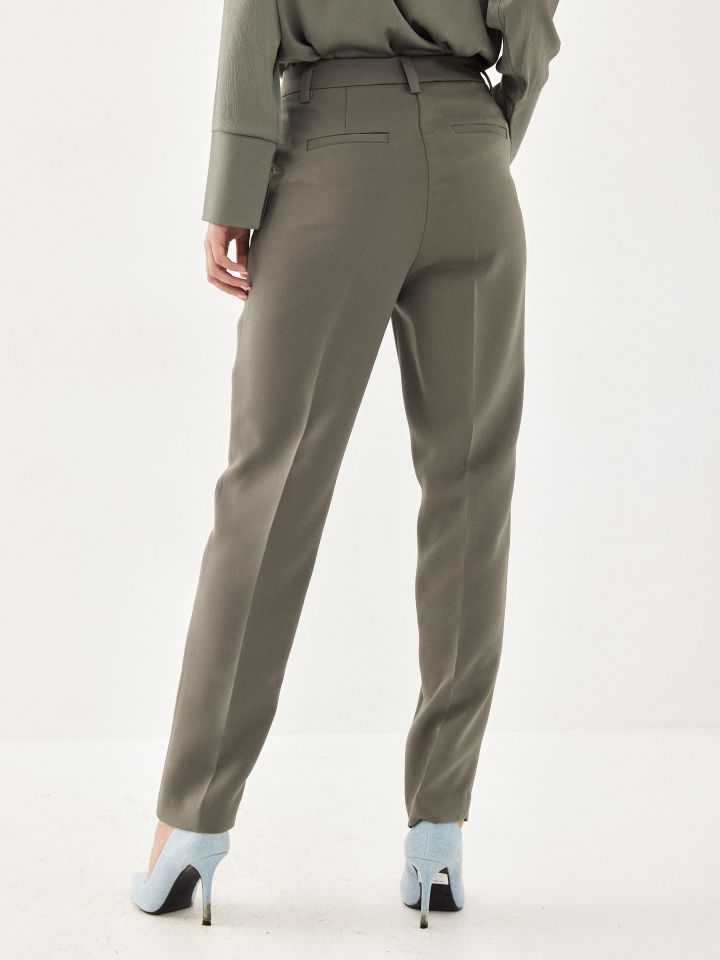 מכנסיים + מג’נט בצבע ירוק גולברי