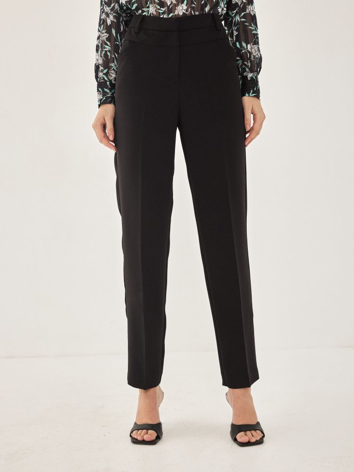 מכנסיים + מג’נט בצבע שחור