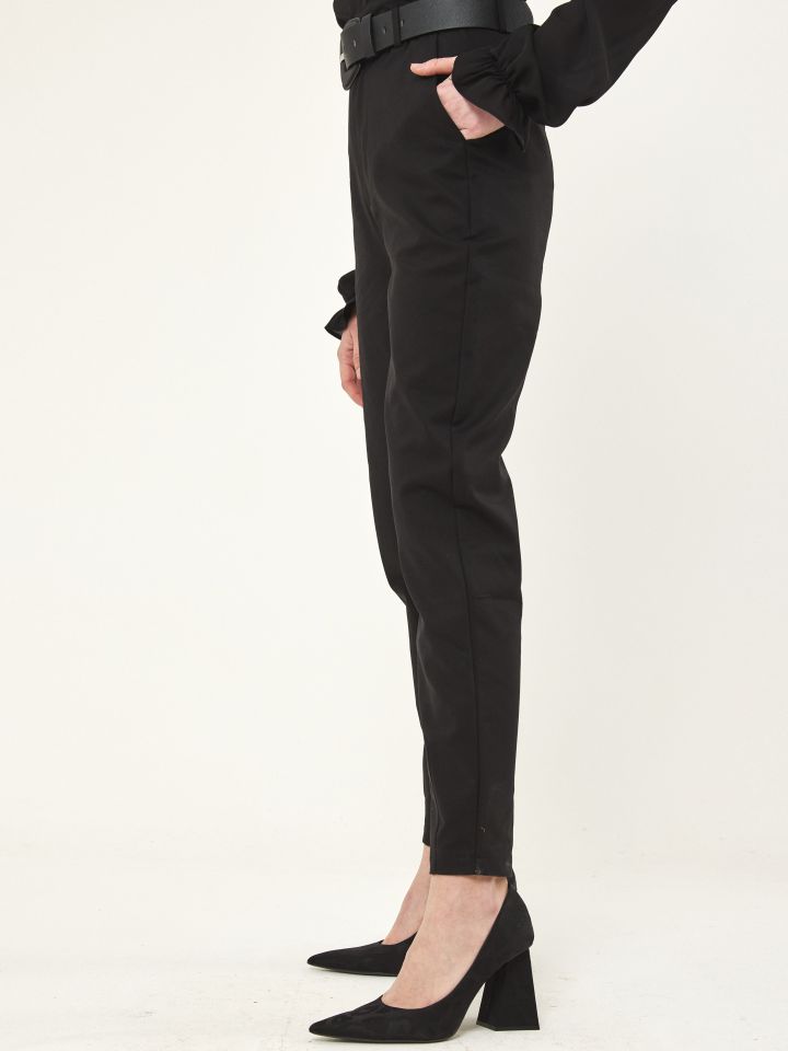 מכנסי חגורה ארוך בצבע שחור