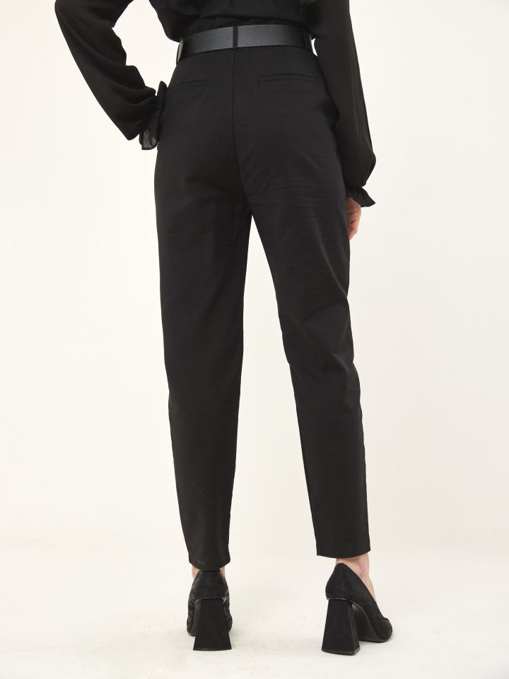 מכנסי חגורה ארוך בצבע שחור