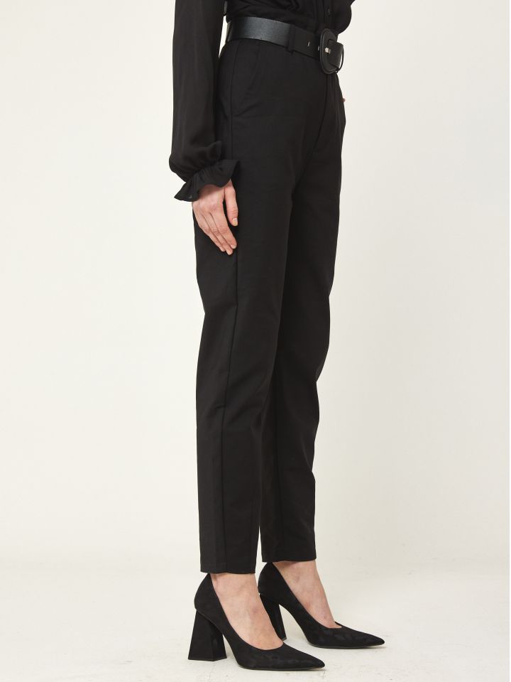 מכנסי חגורה ארוך בצבע שחור