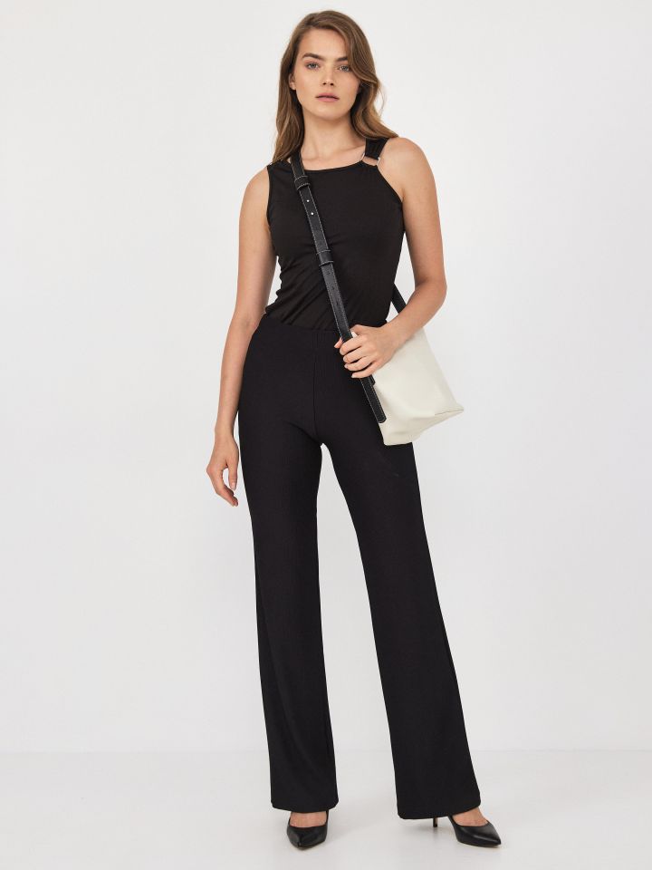 מכנסיים  ריפס מתרחב בצבע שחור