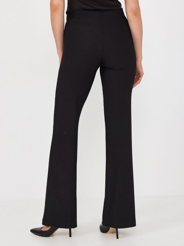 מכנסיים  ריפס מתרחב בצבע שחור