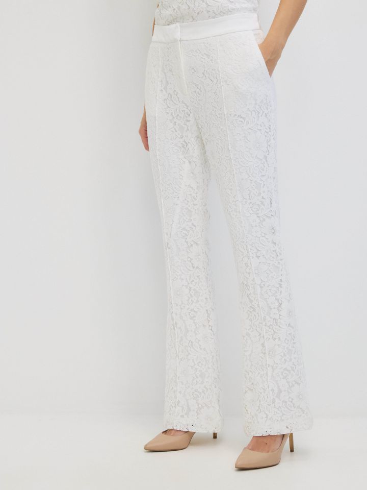 מכנסיים קרושה בצבע אופוויט