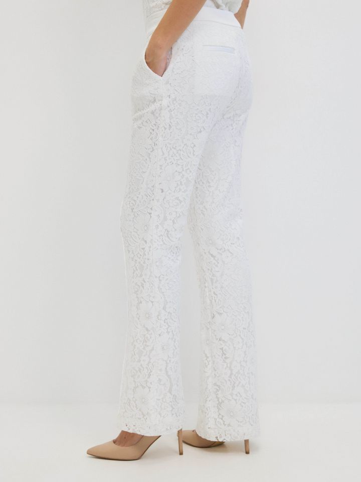 מכנסיים קרושה בצבע אופוויט