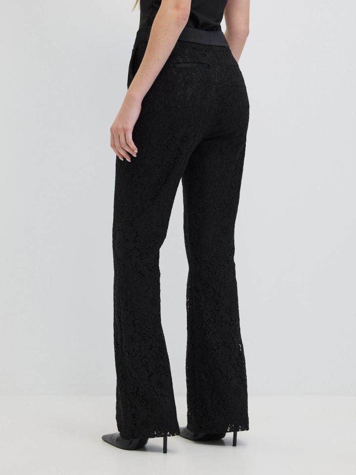 מכנסיים קרושה בצבע שחור