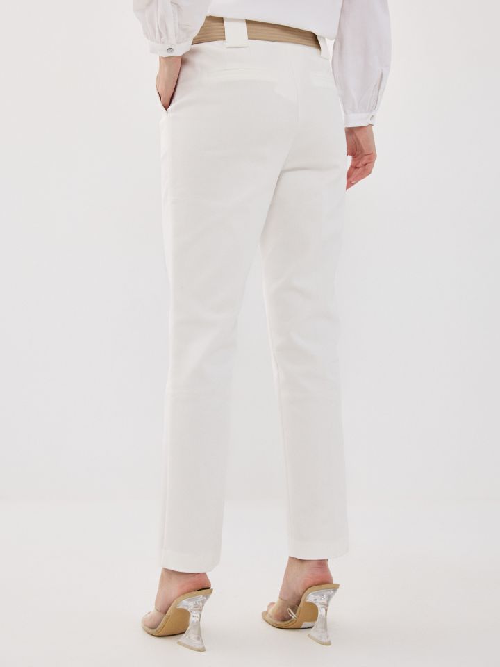 מכנסיים + חגורה בצבע אופוויט