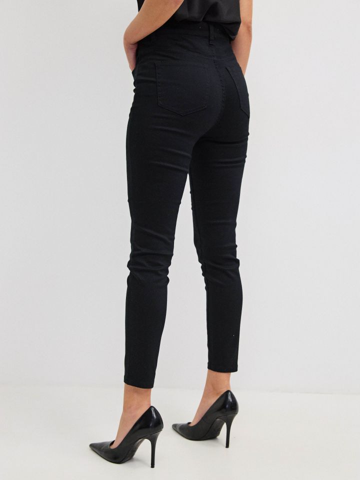 מכנסיים 7/8 כפתורים PROMO בצבע שחור