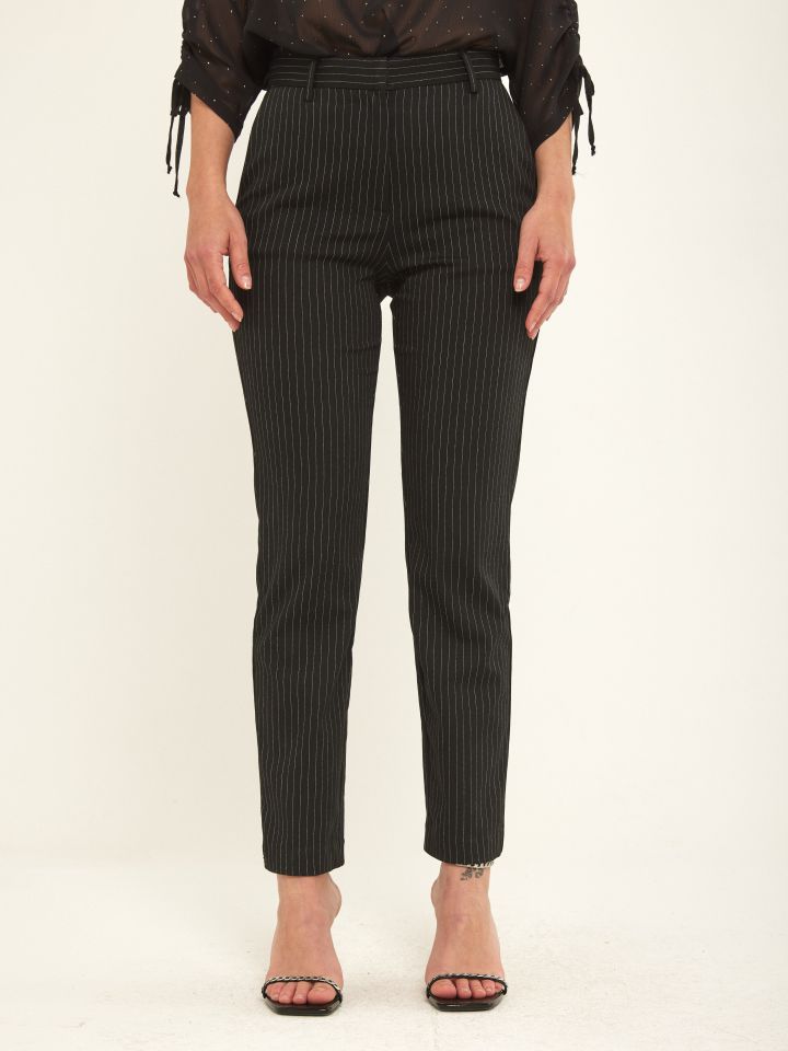 מכנסי פסים בצבע שחור