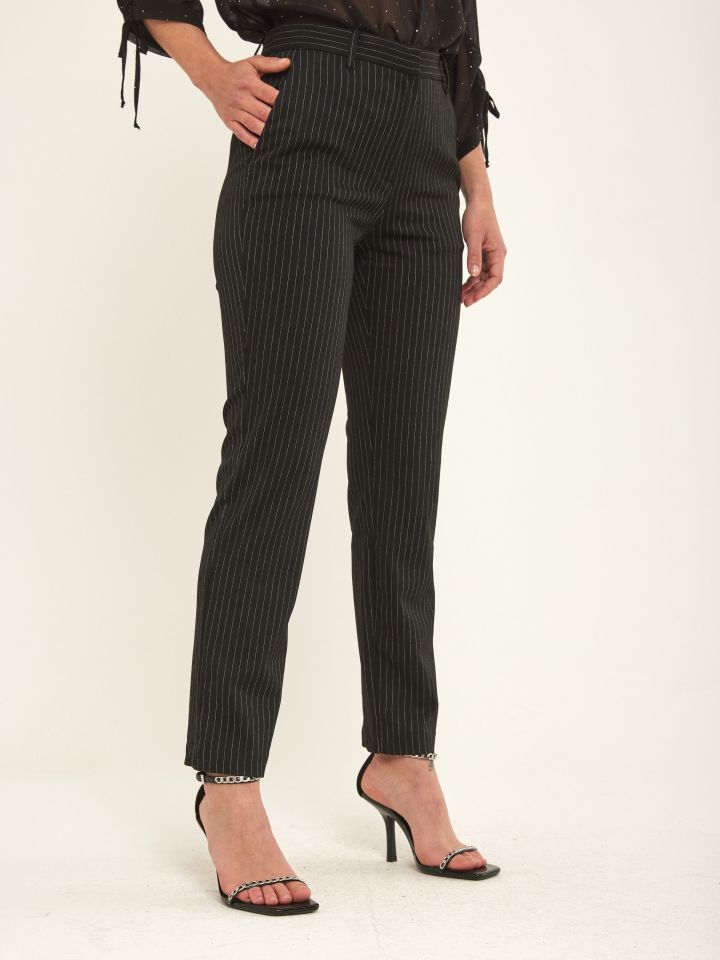 מכנסי פסים בצבע שחור