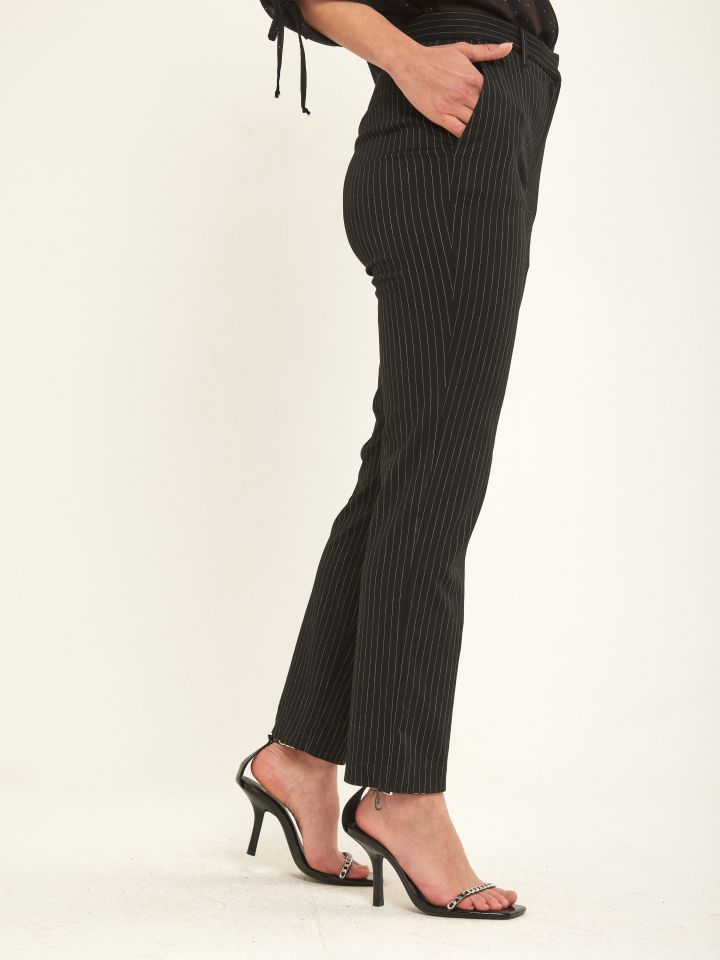 מכנסי פסים בצבע שחור