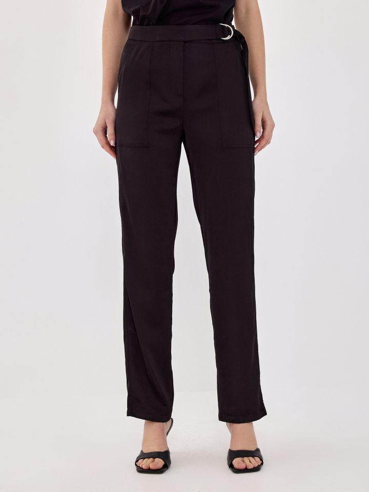 מכנסיים סטן כיסים בצבע שחור