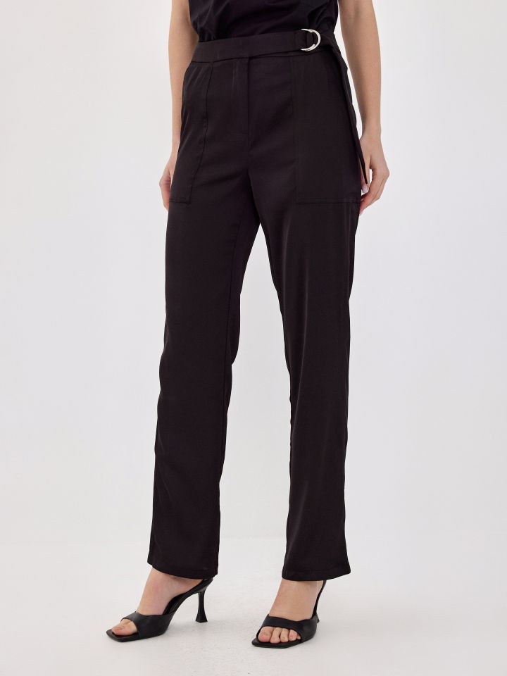 מכנסיים סטן כיסים בצבע שחור